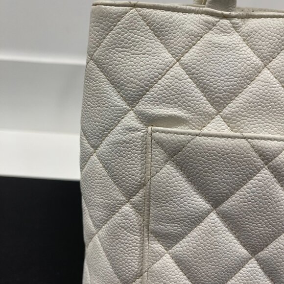 Chanel White Medallion Tote Gold Hardware (JB1027) - Picture 4 of 14